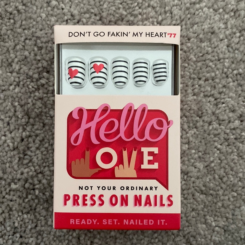 Hello Love Nails